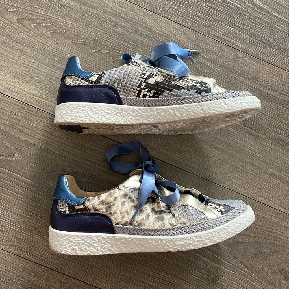 Softwaves Blue Python Print Sneaker - Picture 9 of 12